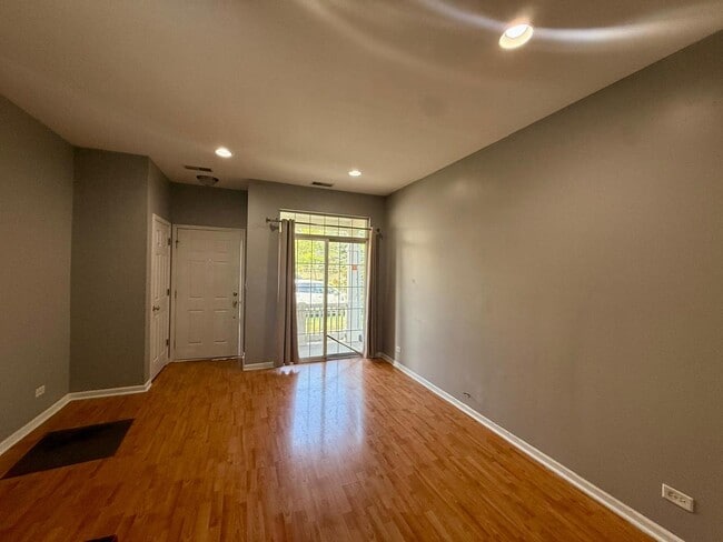 Building Photo - 2540 Hillsboro Blvd
