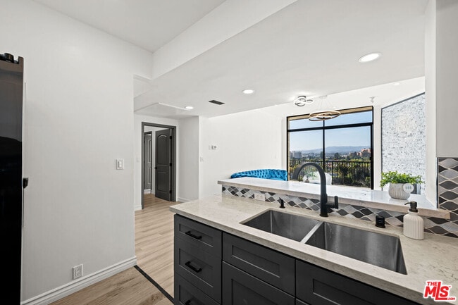 Building Photo - 10535 Wilshire Blvd