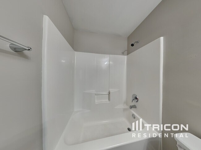 Building Photo - 48 Wyndham Ct