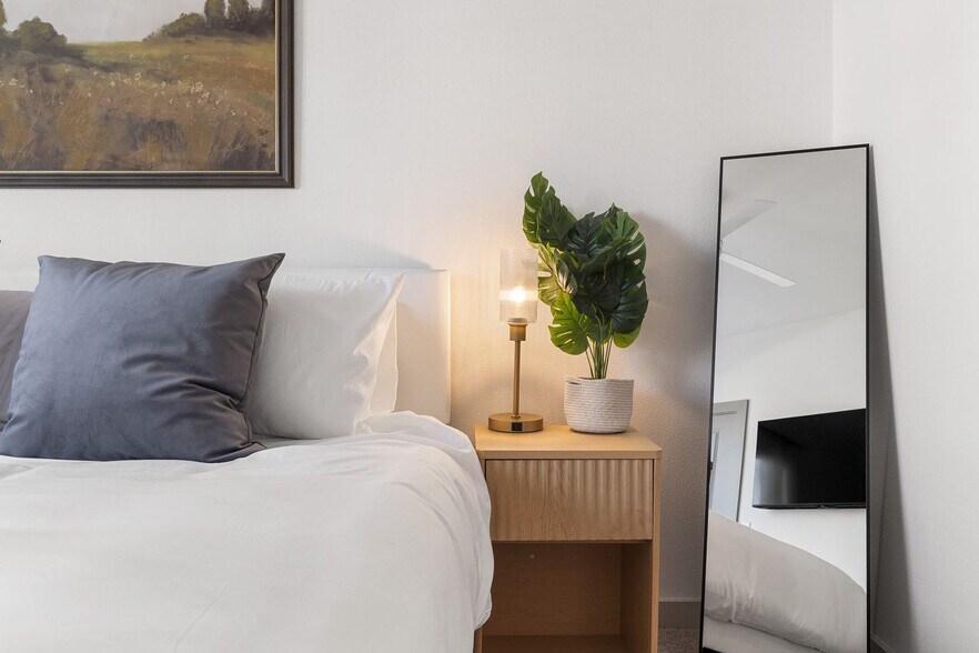 Building Photo - 1301 Leah Ave