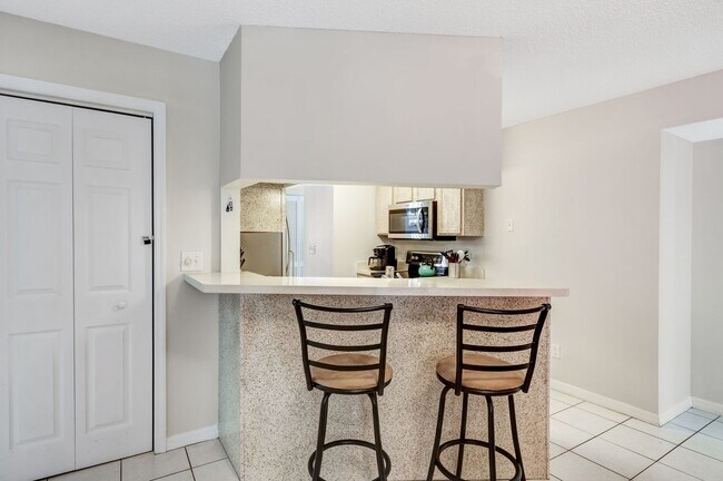 Building Photo - ** PALM RIVER ** 2 BED / 2 BATH - CONDO - NORTH NAPLES - TURNKEY - ANNUAL OR SHORT TERM RENTAL
