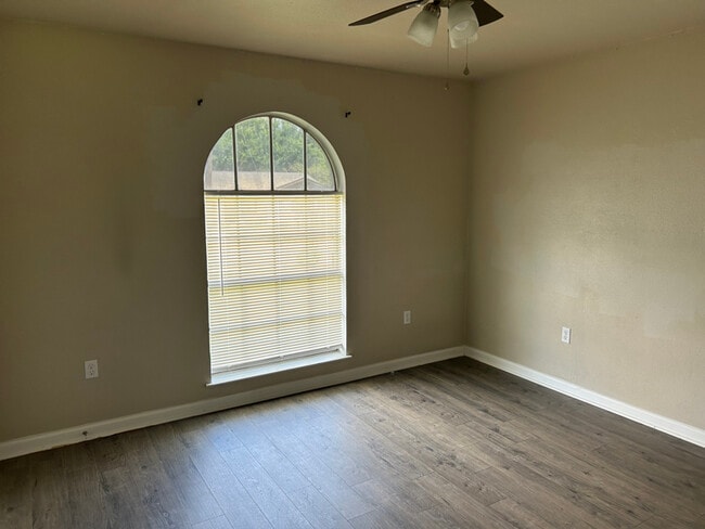 Building Photo - 1816 Pleasant Ln