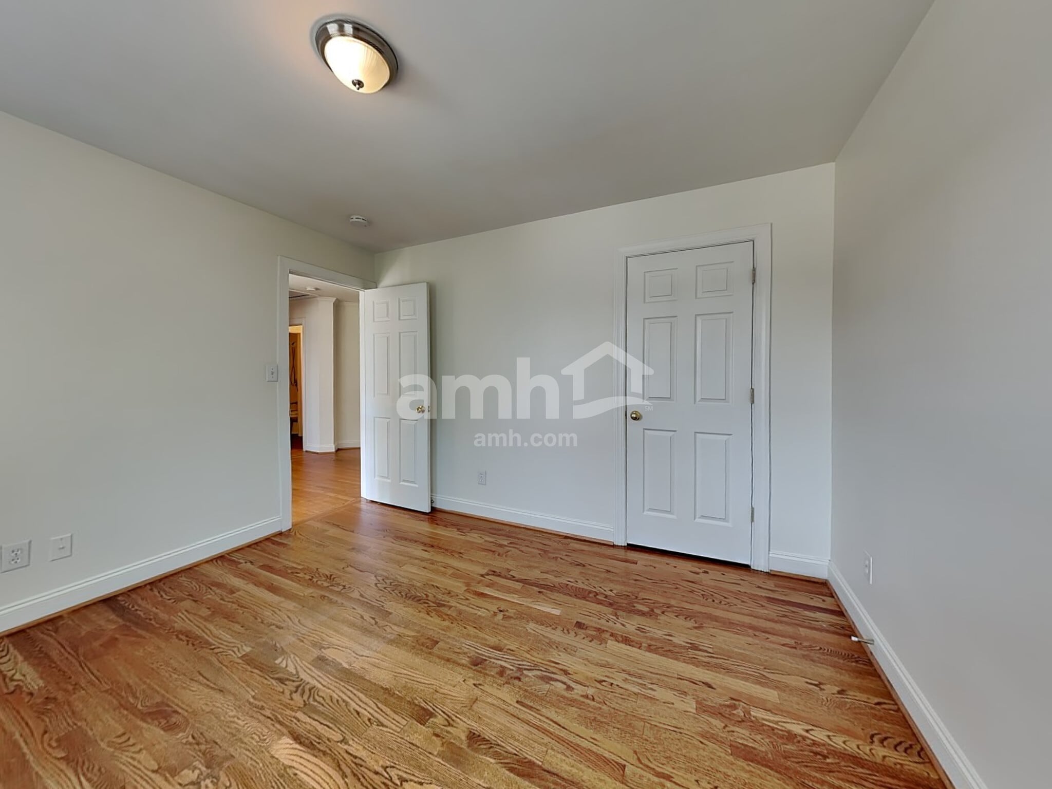 Building Photo - 2402 Clovelly Ct