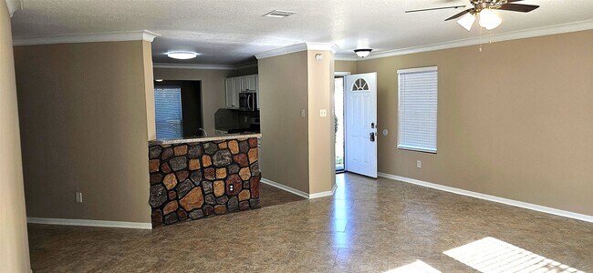 Building Photo - 3103 Barkers Crossing Ave