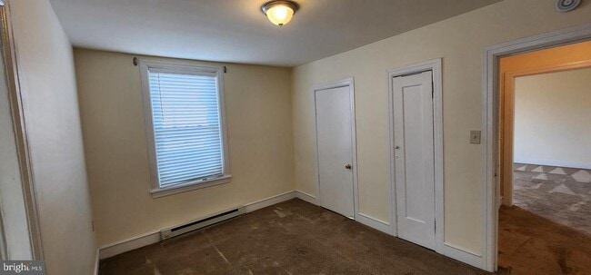 Building Photo - 33 S York Rd