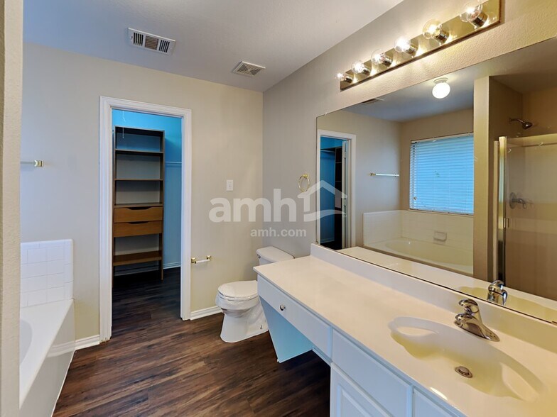 Building Photo - 11737 Latania Ln