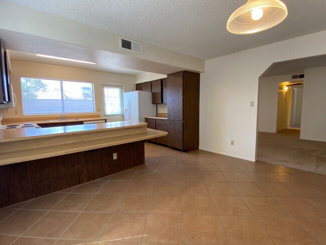 Building Photo - 1653 W Plana Ave