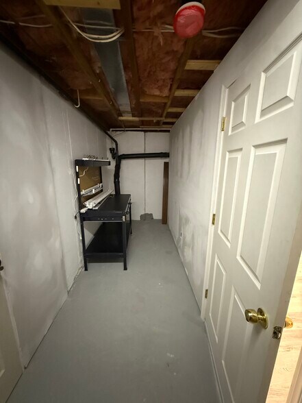 Building Photo - 791 Long Hill Rd