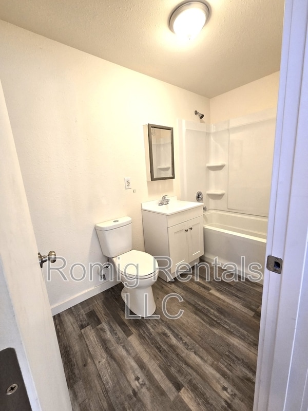 Building Photo - Cent- 1206 B Street