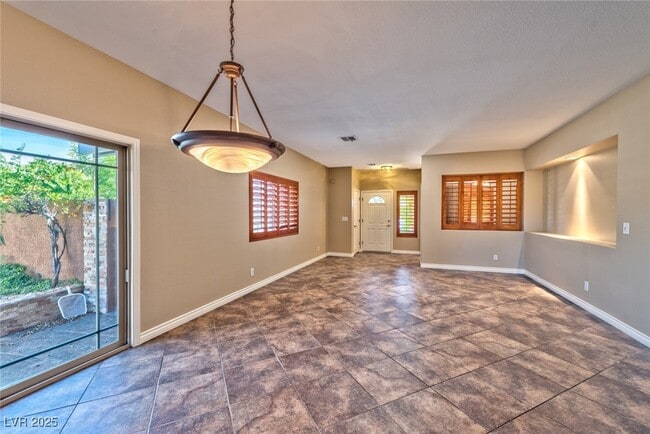 Building Photo - 10600 Royal Willow Pl
