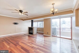 Building Photo - 8008 Valley Manor Rd