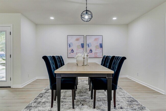 Building Photo - 10303 Chevy Chase Dr