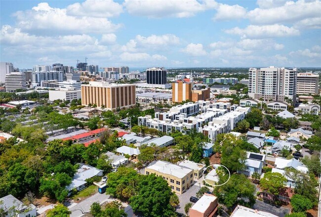 Building Photo - 325 Ohio Pl