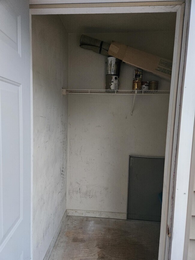 Building Photo - 1394 Bradley Dr