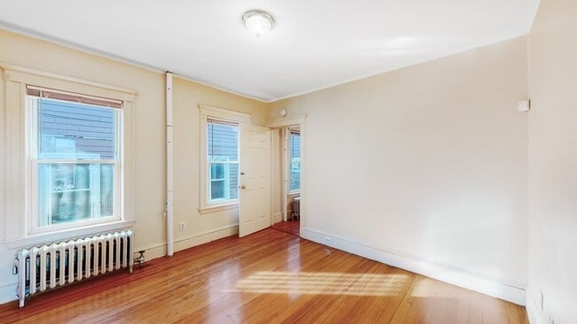 Building Photo - 19 Bentham Rd