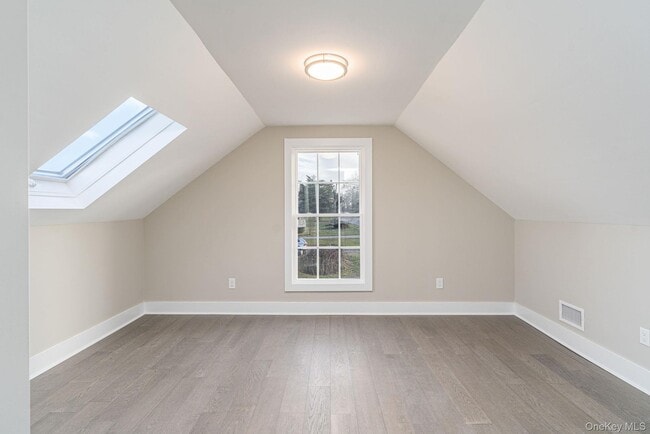 Building Photo - 970 Village Ln