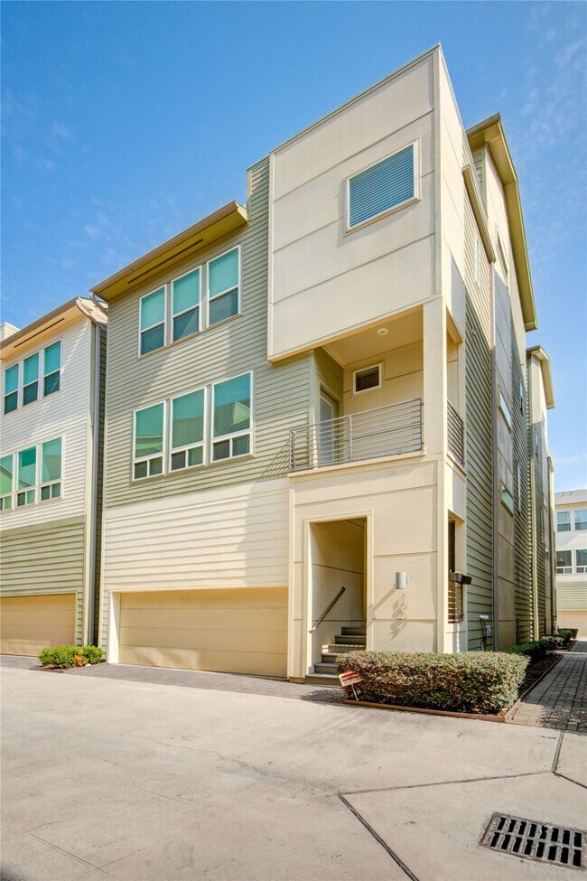 Building Photo - 1007 W 17th St