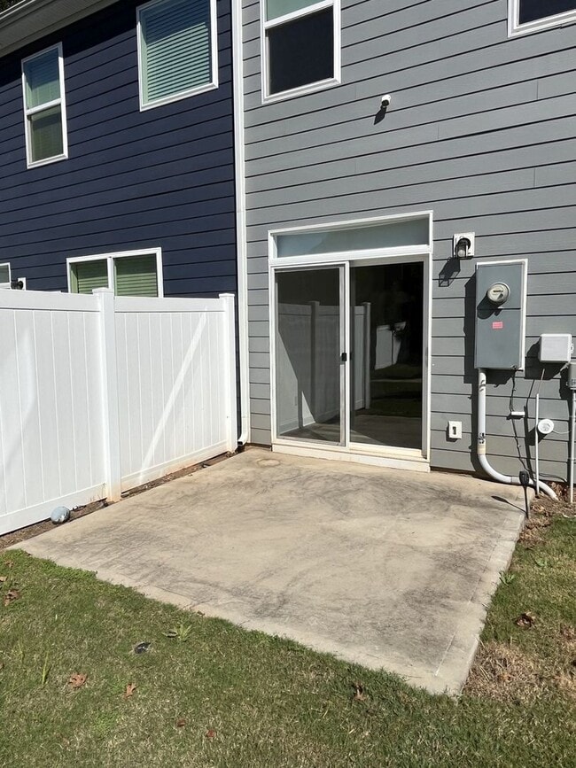 Building Photo - Newer 3 Bed + Loft Townhome in Davis Lake ...