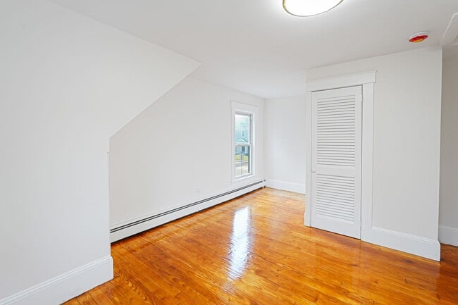 Building Photo - 4BR Home in Hopkinton MA | Rent or Rent-to-Own Option