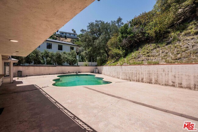 Building Photo - 1181 Somera Rd