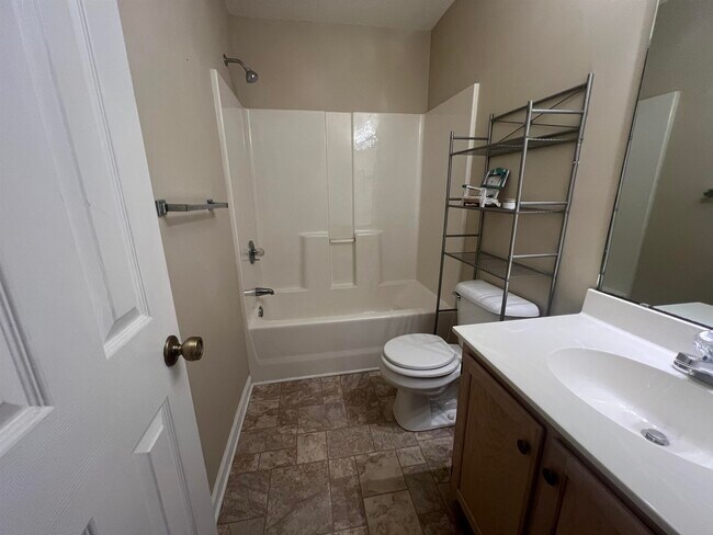 Building Photo - 4622 Greenbriar Dr