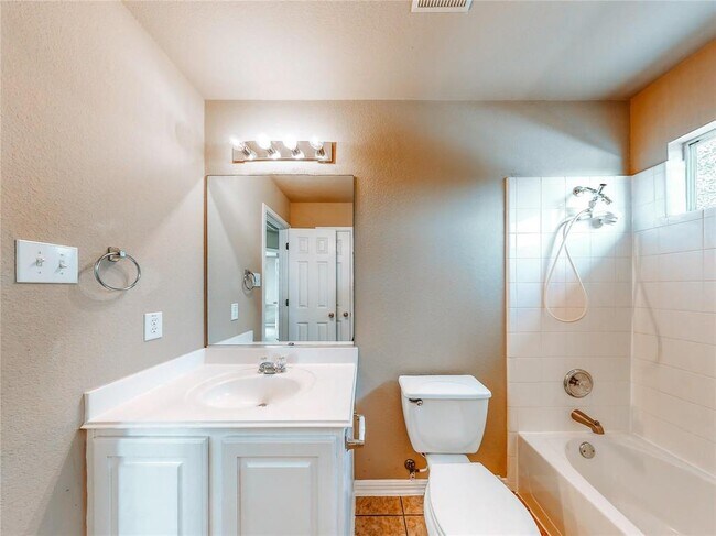 Building Photo - 1600 Silver Spur Cove