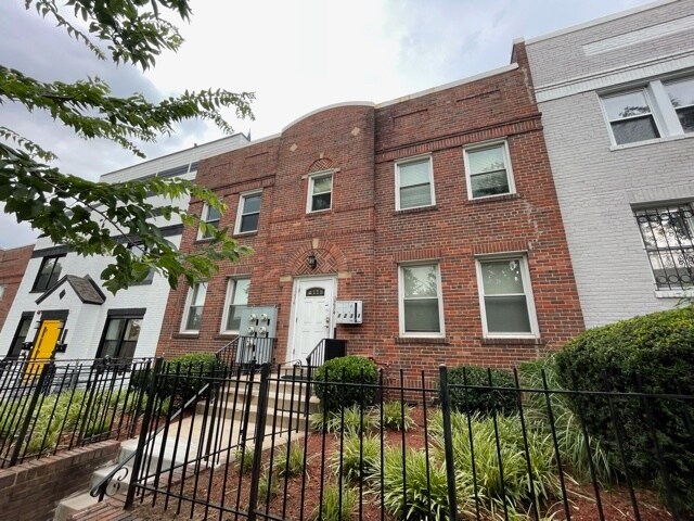 Building Photo - 1234 Queen St NE