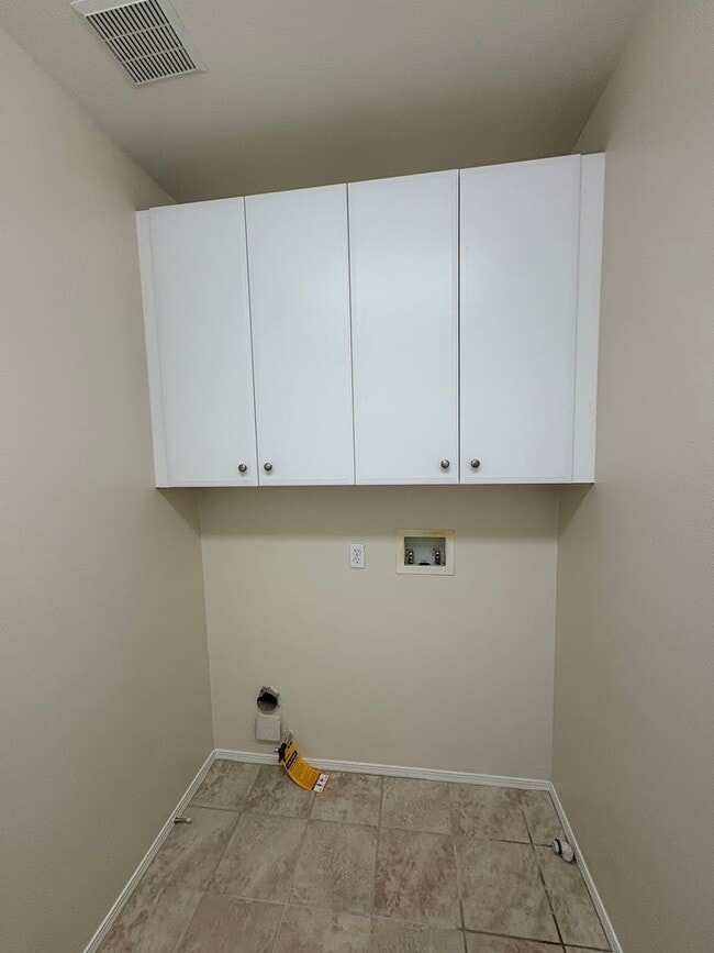 Building Photo - Stunning Home in a Desirable Gated Community