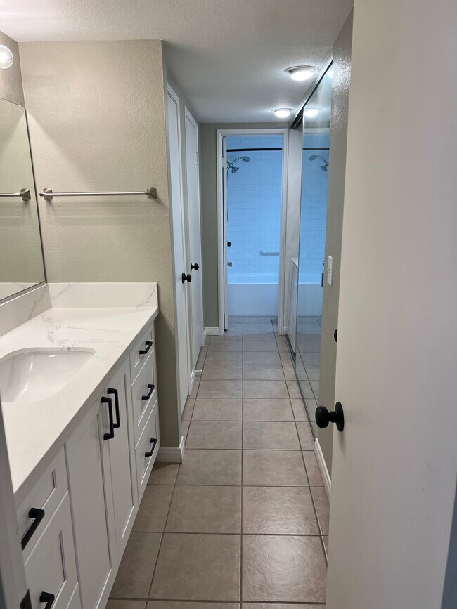 Building Photo - 10655 Lemon Ave