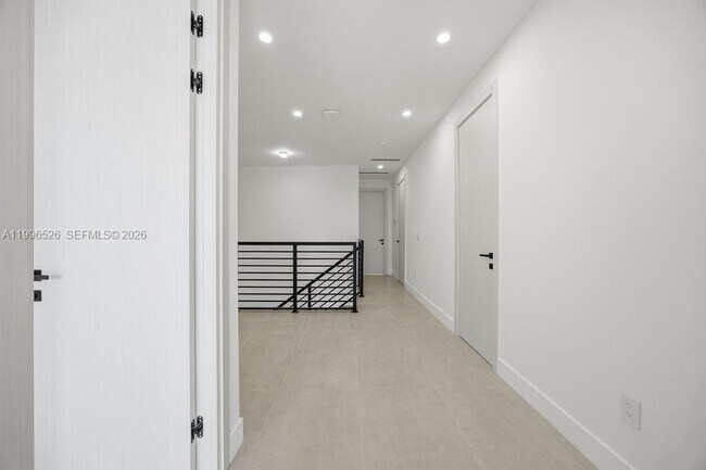 Building Photo - 1337 NE 13th Ave