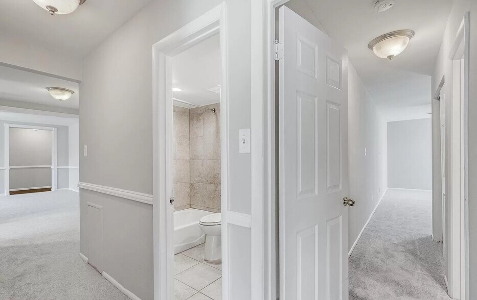 Building Photo - 3304 Woodburn Village Dr