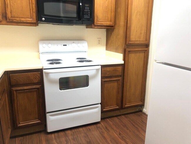 Building Photo - 2212 Millstone Dr