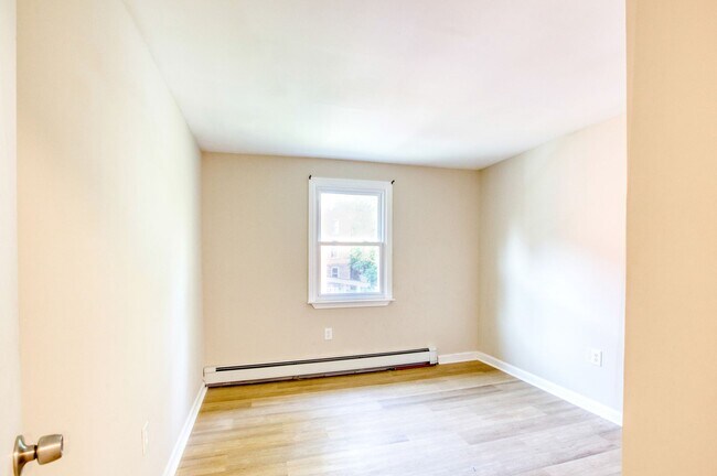 Building Photo - 12 Martin St