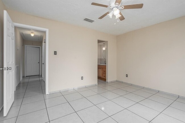 Building Photo - 9919 Overview Dr