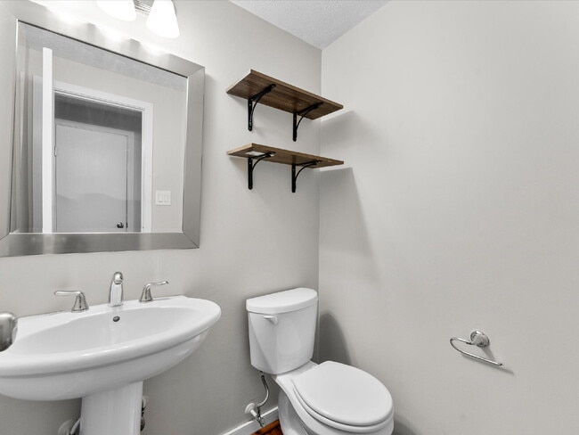 Building Photo - 3513 Castlebury Dr