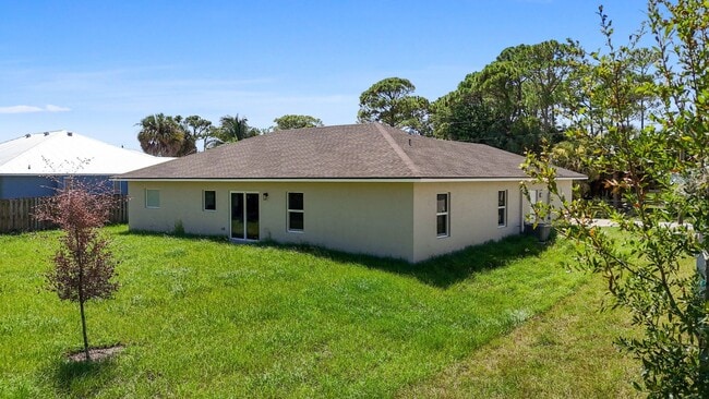 Building Photo - 5906 Hickory Dr