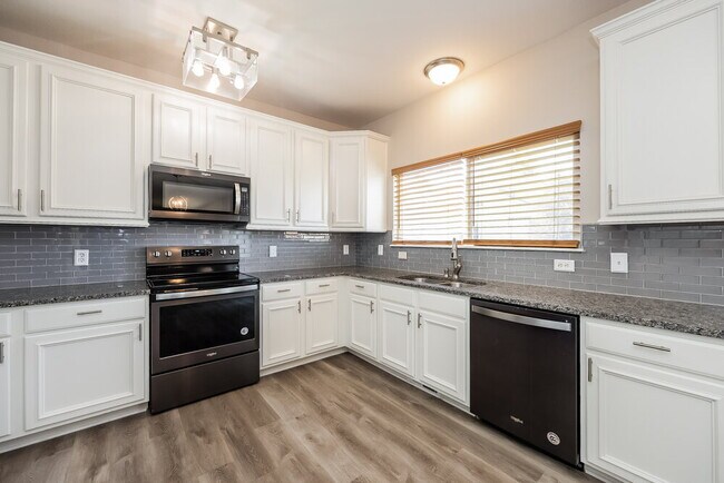 Building Photo - 4008 Ascendant Dr