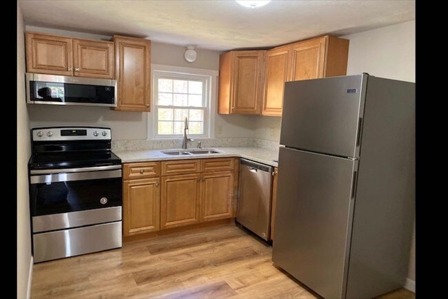 Kitchen - 13 Federal Hill Rd