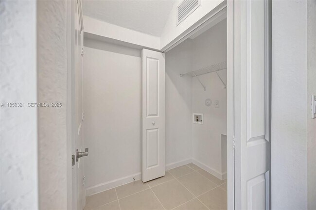 Building Photo - 2546 SE 29th St