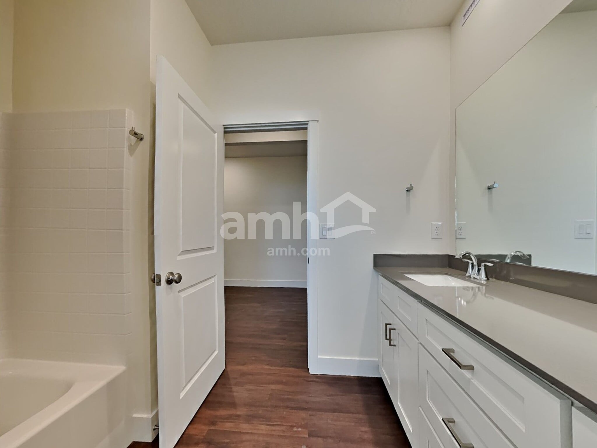 Building Photo - 10067 W Raleigh St