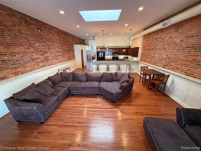 Building Photo - 107 W Grand River Ave