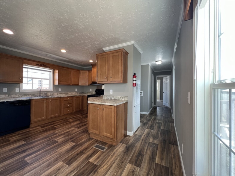 Building Photo - 35 Water Oak Ct