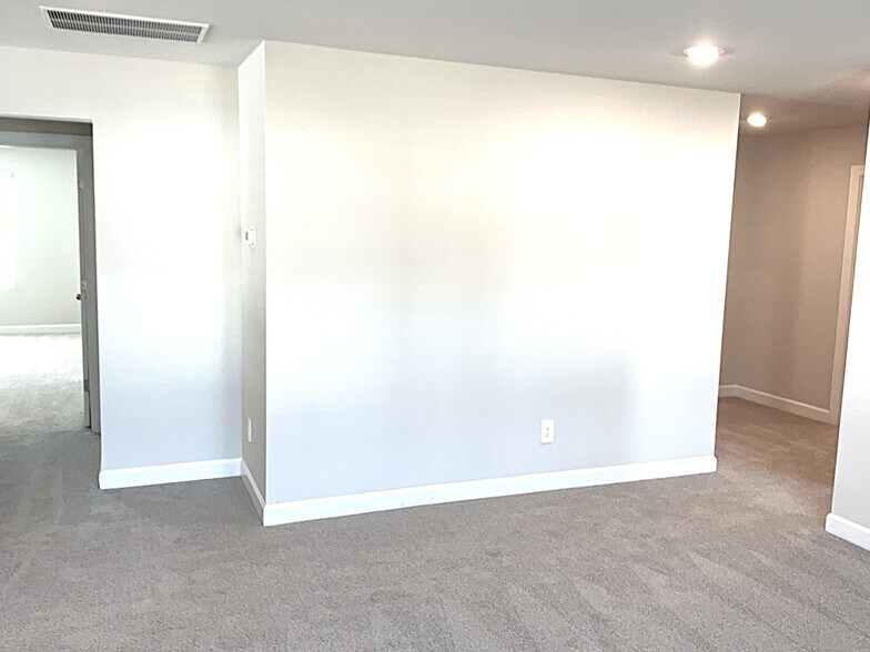 Building Photo - 210 Granby Trl