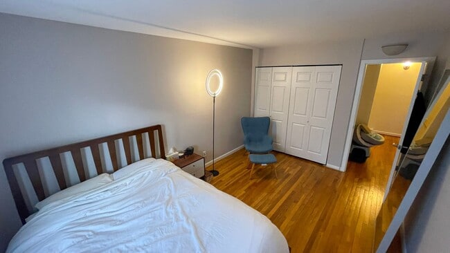 Building Photo - Spacious in SW