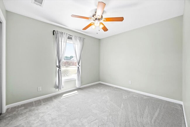 Building Photo - Beautiful 2 Bedroom, 2 Bath Home in Guard-Gated Community