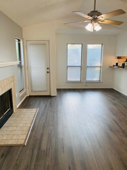 Building Photo - 1614 Pecan Chase Cir