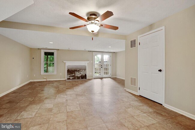Building Photo - 5136 Glen Meadow Dr