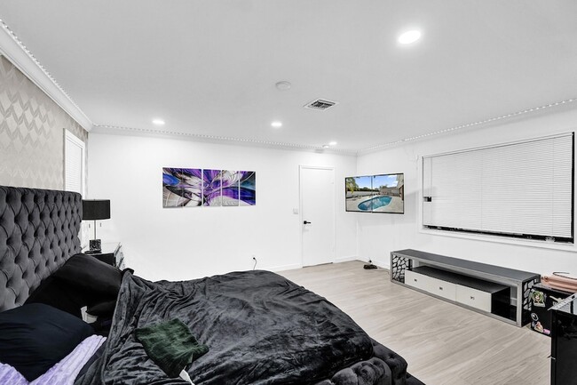 Building Photo - 3681 N 54th Ave