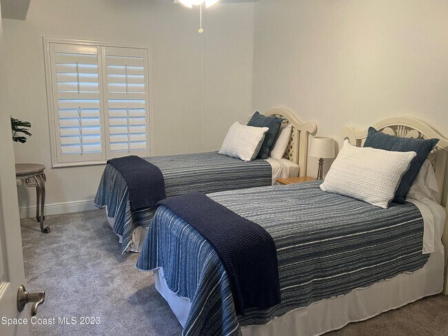 Building Photo - 161 Majestic Bay Ave