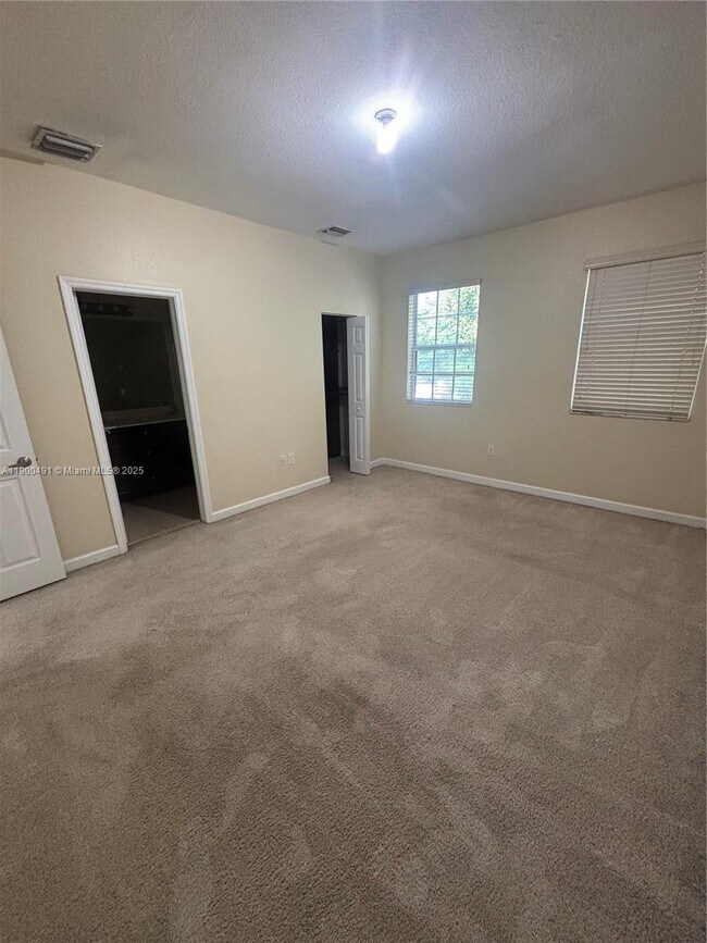 Building Photo - 9456 SW 171st Pl